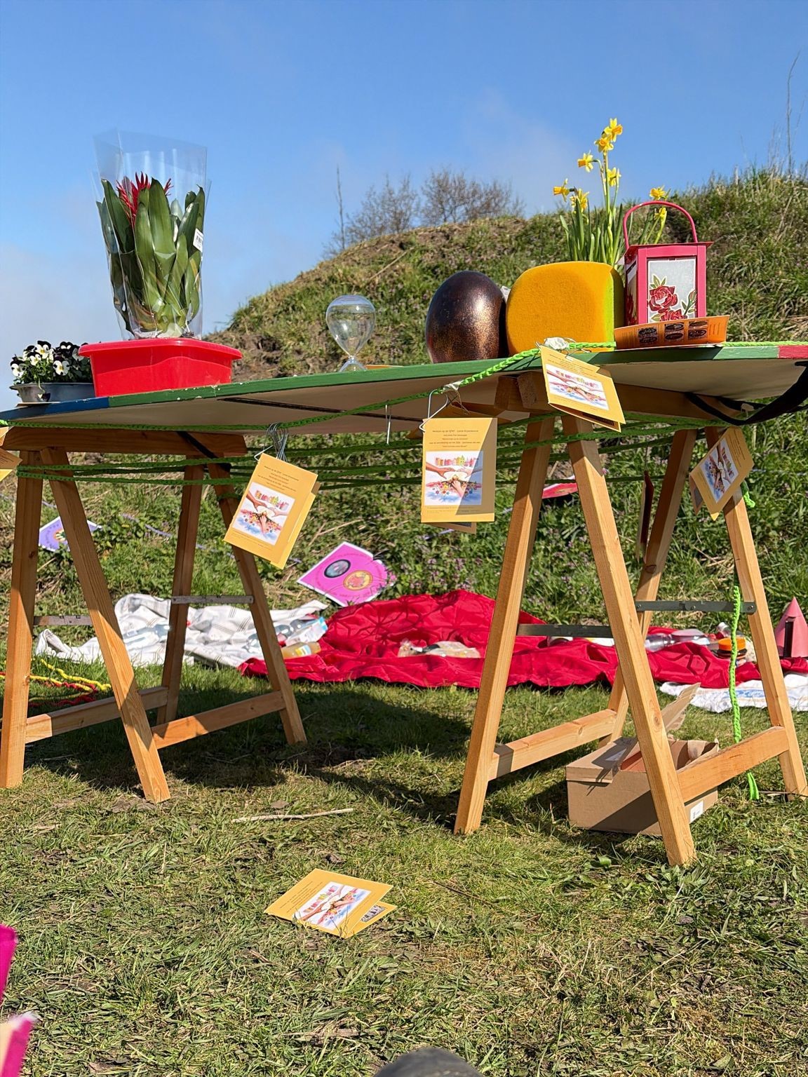 De kleurrijke tapasdis met de Programma Slinger op de Lente Bijeenkomst – foto Juanita Ho