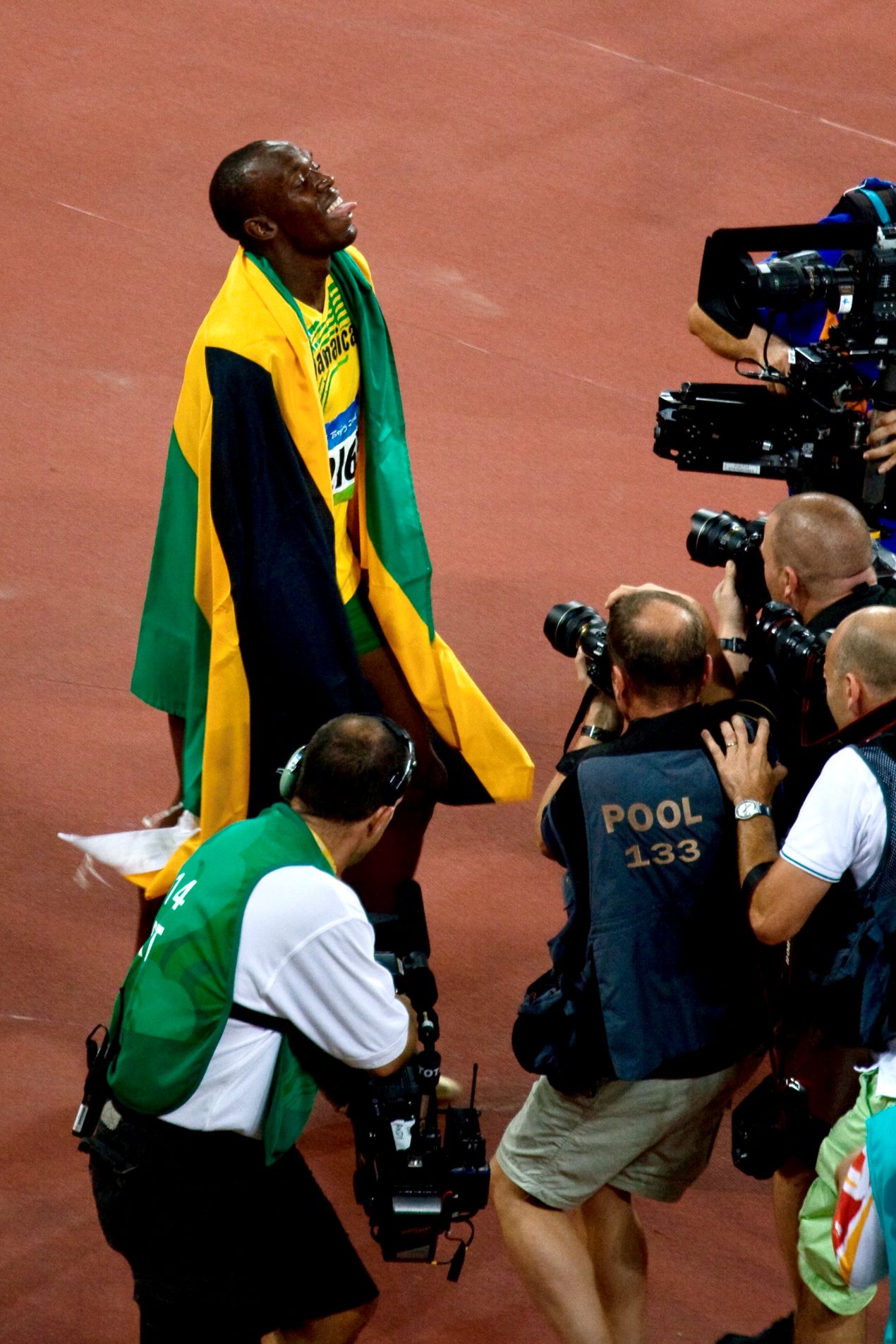 Usain Bolt tijdens zijn overwinning op de Olympische Spelen in Beijing 2008 - foto Harm jaap Hartmans